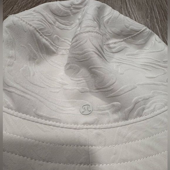 Lululemon Both Ways Bucket Hat Reversible NWT - Picture 2 of 6